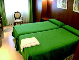 Leon Hotel 2*